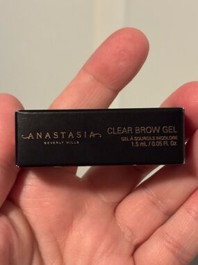 🌻FREE w/ Purchase - Anastasia Brow Gel